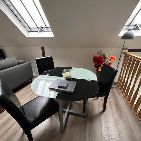 Glastonbury Secret Retreat - 1 Bd Split-Level Apt, Sleeps 3 Extérieur photo