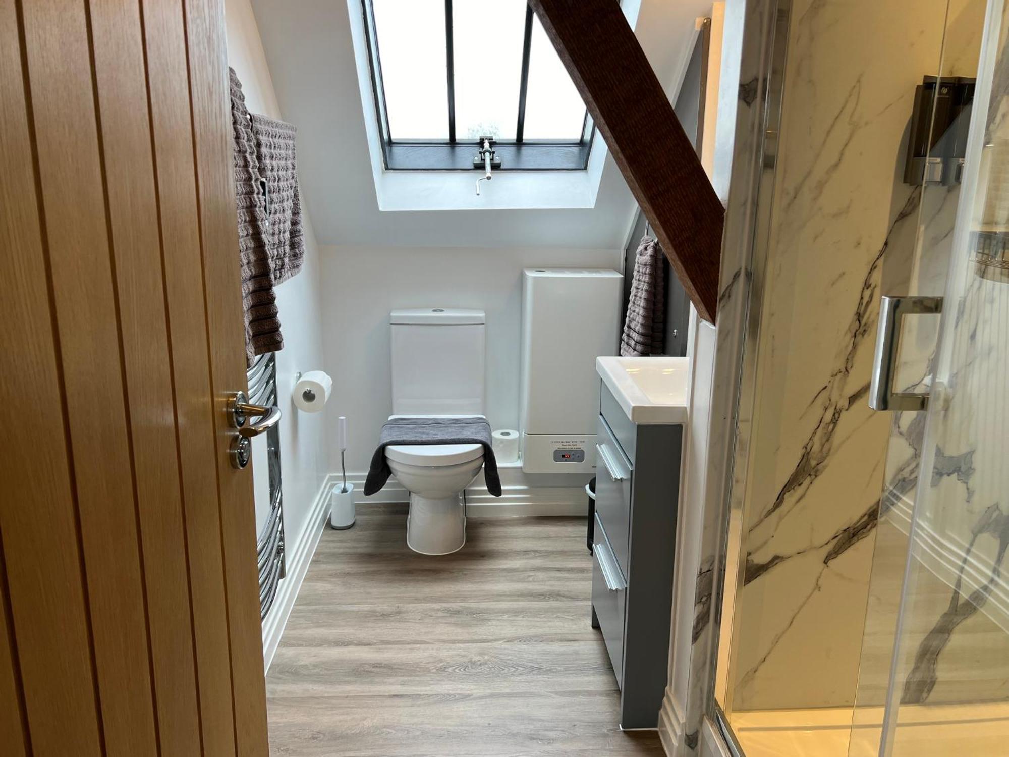 Glastonbury Secret Retreat - 1 Bd Split-Level Apt, Sleeps 3 Extérieur photo