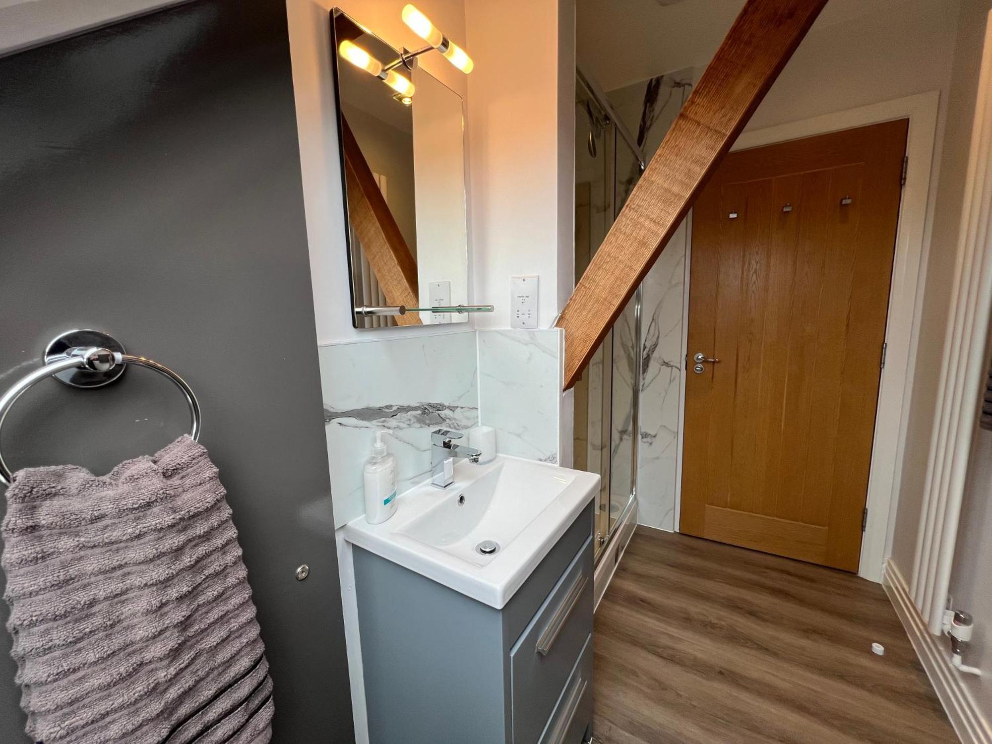 Glastonbury Secret Retreat - 1 Bd Split-Level Apt, Sleeps 3 Extérieur photo
