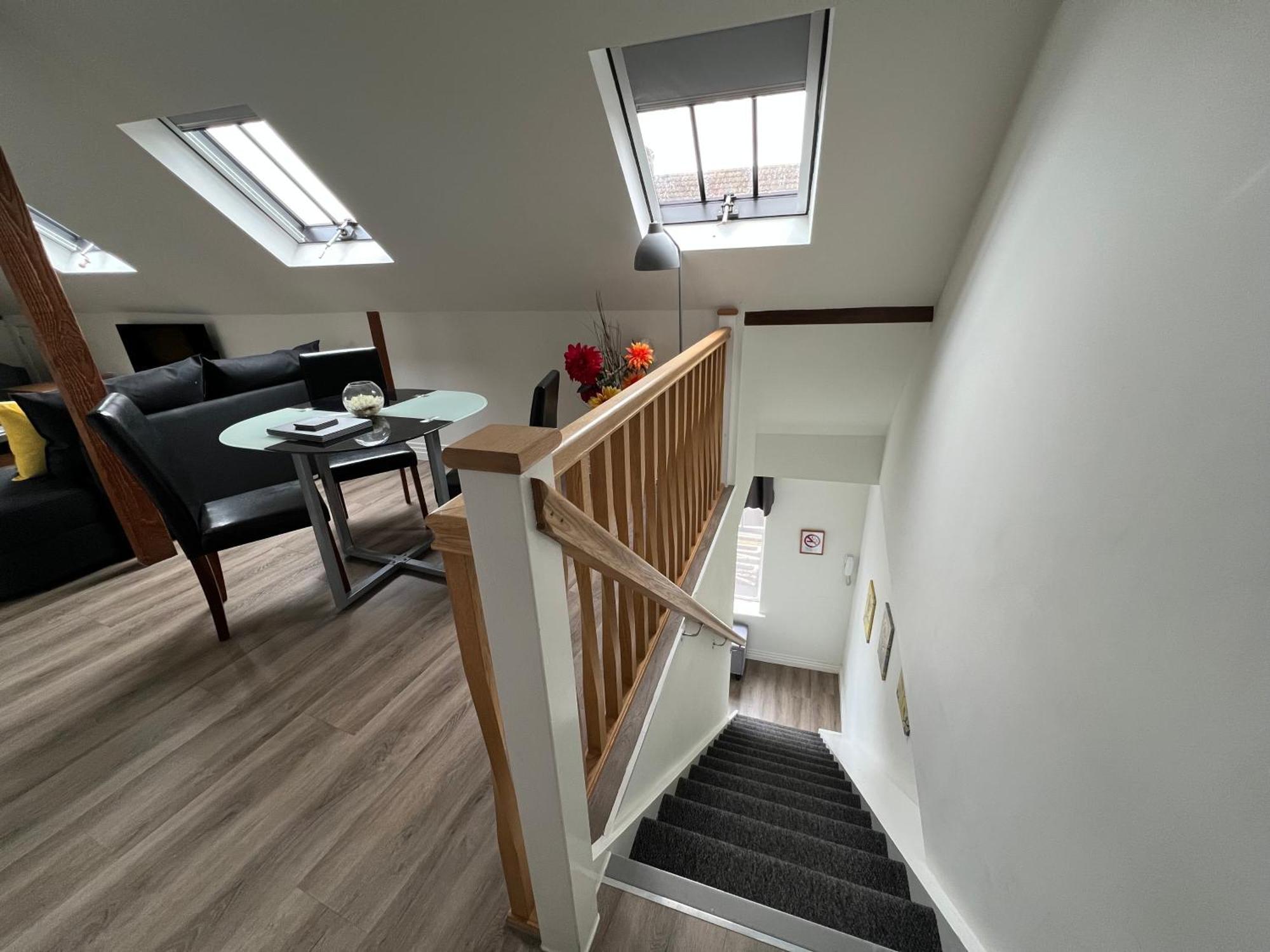 Glastonbury Secret Retreat - 1 Bd Split-Level Apt, Sleeps 3 Extérieur photo