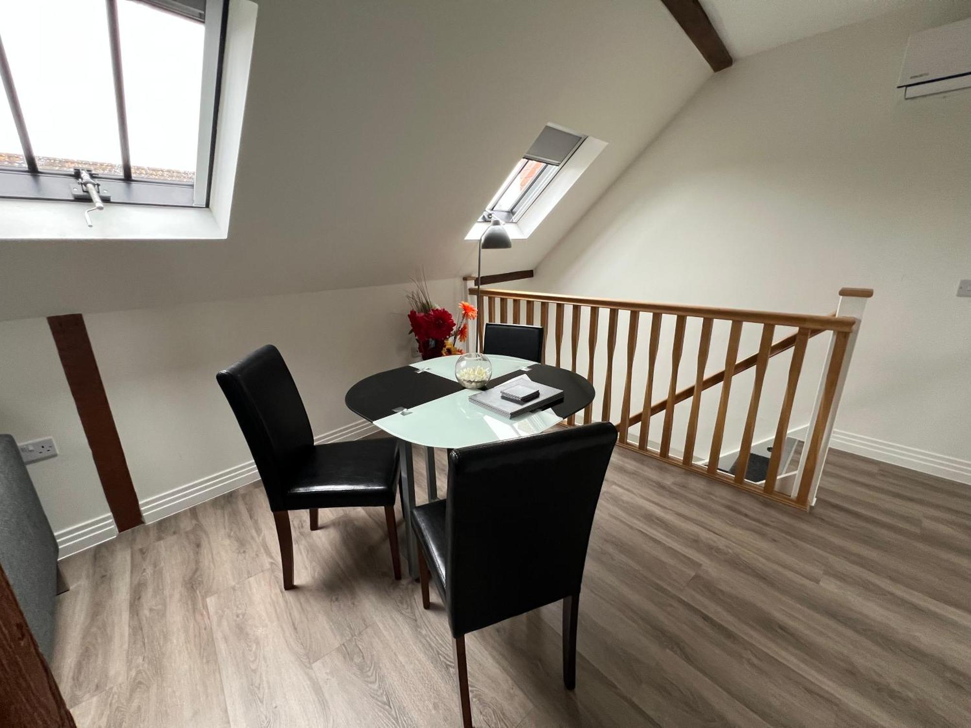 Glastonbury Secret Retreat - 1 Bd Split-Level Apt, Sleeps 3 Extérieur photo