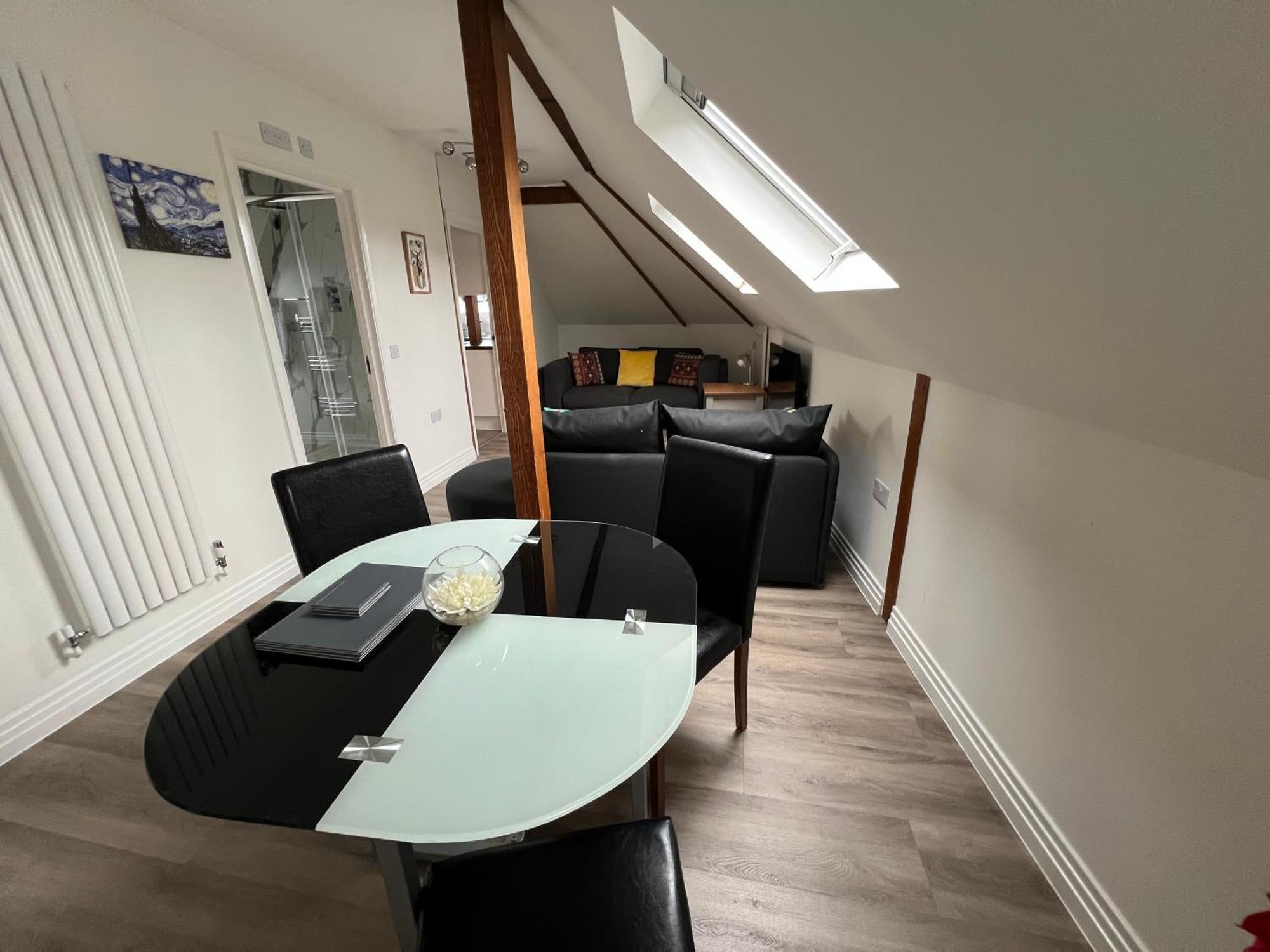 Glastonbury Secret Retreat - 1 Bd Split-Level Apt, Sleeps 3 Extérieur photo