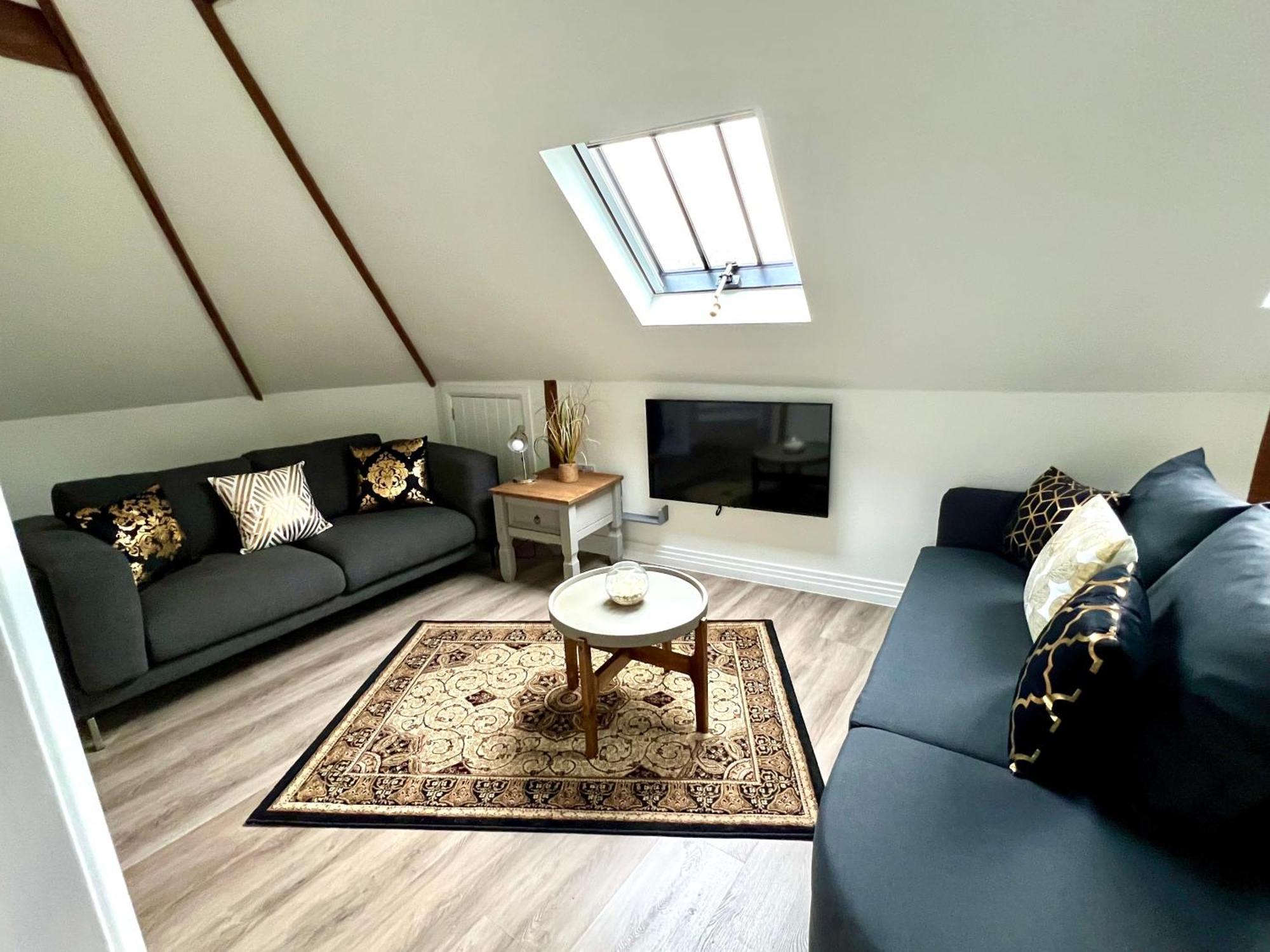 Glastonbury Secret Retreat - 1 Bd Split-Level Apt, Sleeps 3 Extérieur photo
