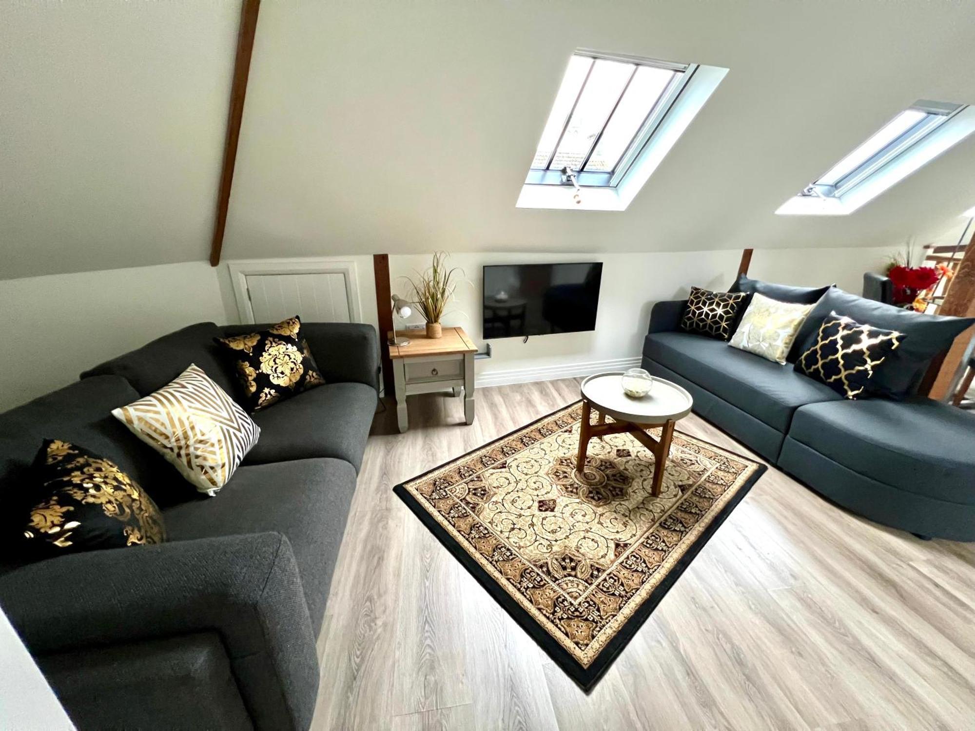 Glastonbury Secret Retreat - 1 Bd Split-Level Apt, Sleeps 3 Extérieur photo